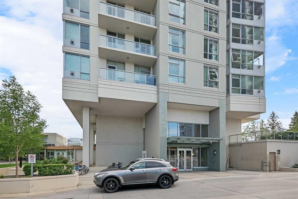2005, 77 Spruce Place SW, Calgary — main listing photo