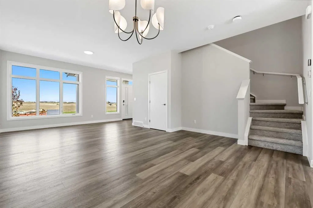 7067 Rangeview Avenue SE, Calgary — main listing photo