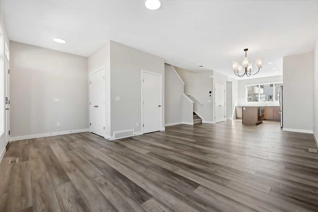 7067 Rangeview Avenue SE, Calgary — photo 2 of 15