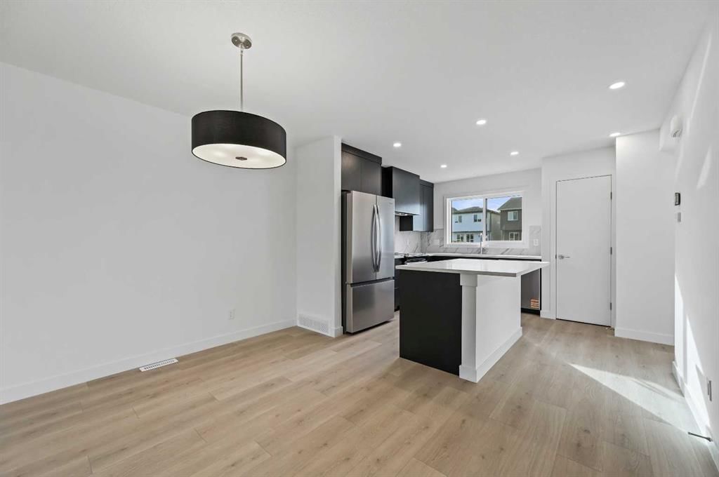 19851 45 Street SE, Calgary — photo 4 of 13