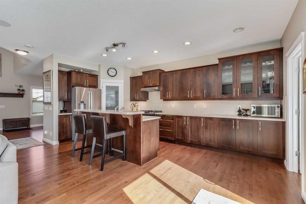 147 Prestwick Manor SE, Calgary — photo 4 of 38