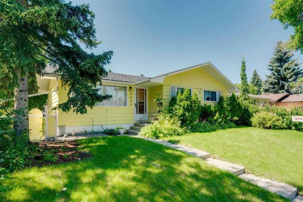 2635 34 Avenue NW, Calgary — main listing photo