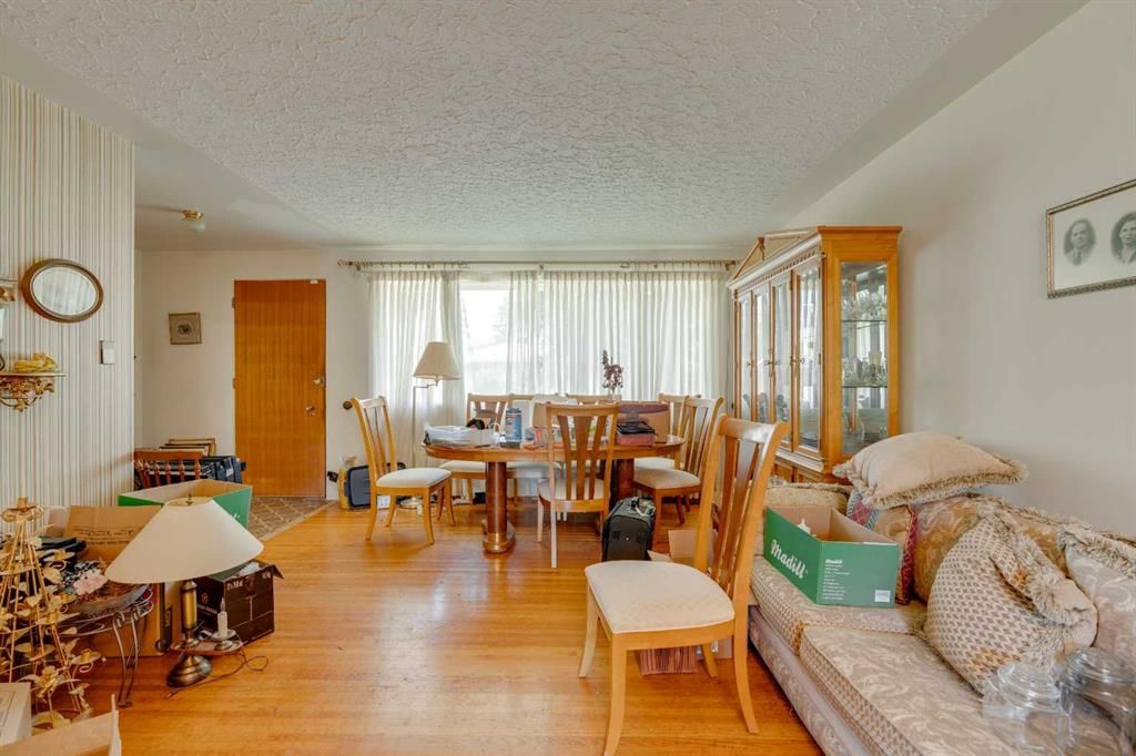 2635 34 Avenue NW, Calgary — photo 4 of 33
