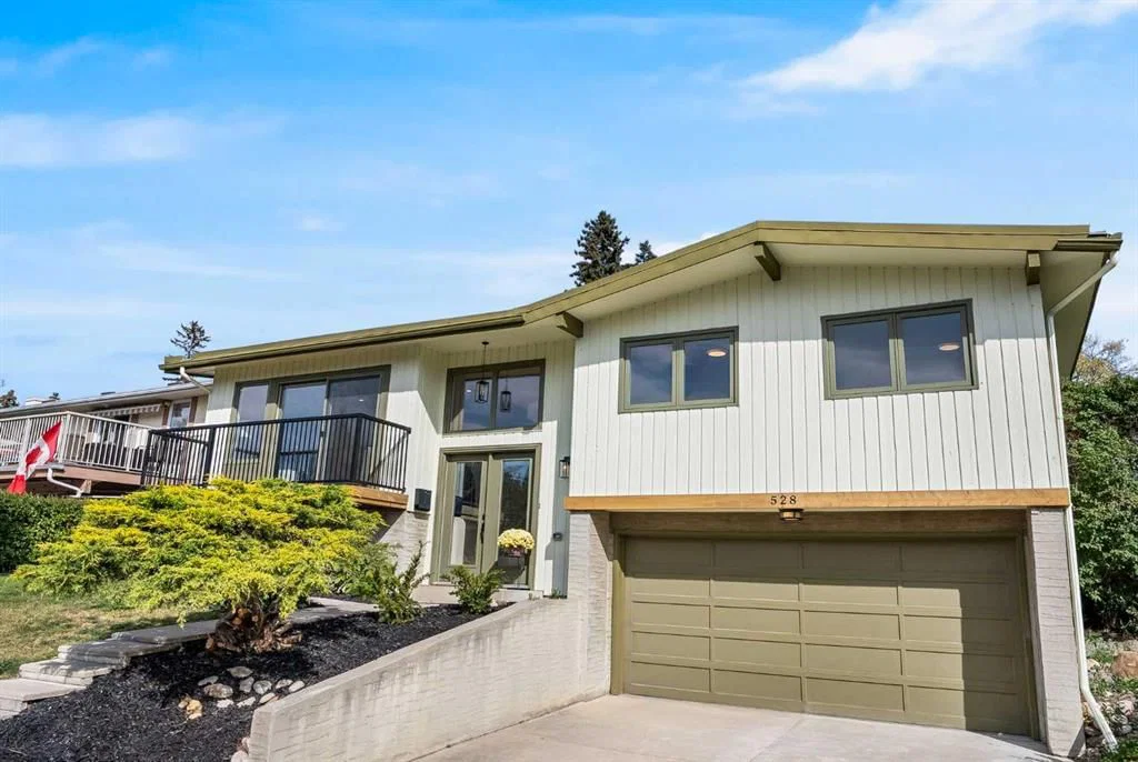528 Dalmeny Hill NW, Calgary — photo 3 of 31