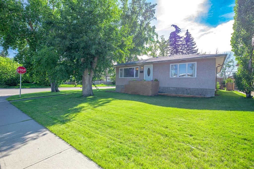 1141 43 Street SW, Calgary — photo 2 of 25
