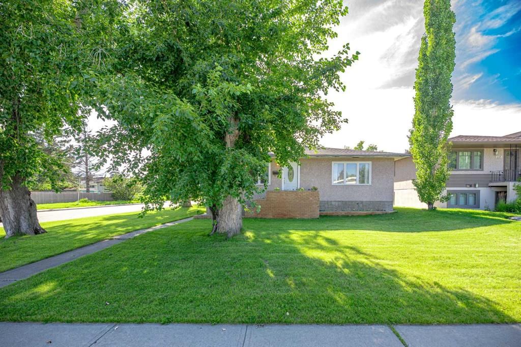 1141 43 Street SW, Calgary — photo 3 of 25