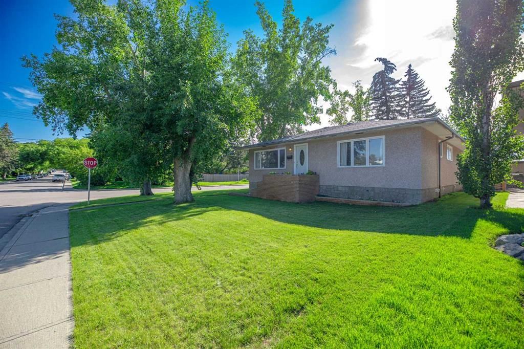 1141 43 Street SW, Calgary — photo 4 of 25