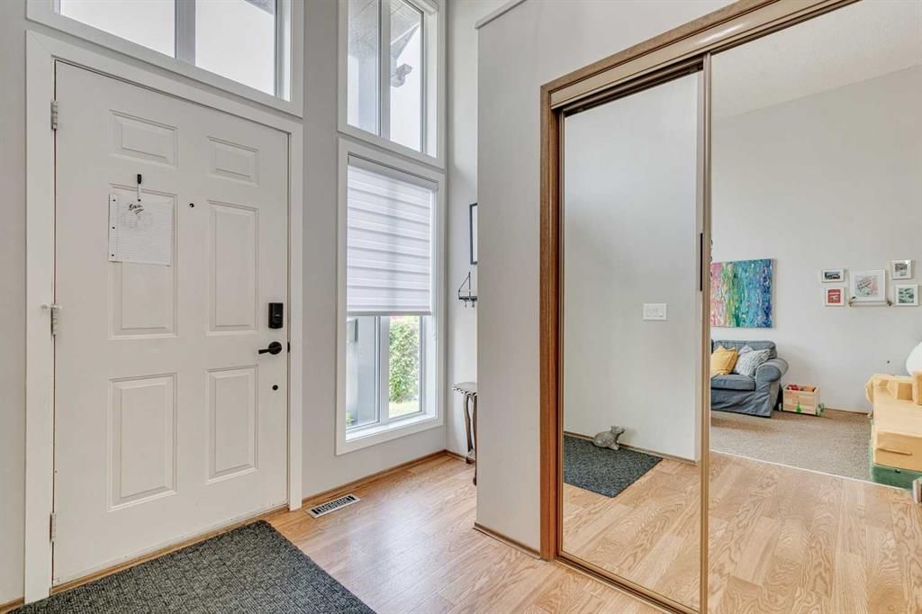 24 Millcrest Road SW, Calgary — photo 3 of 44
