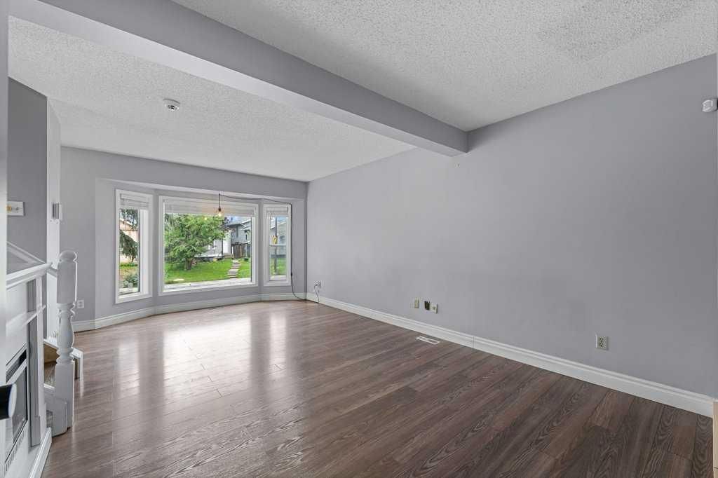 50 Taraglen Road NE, Calgary — photo 5 of 33