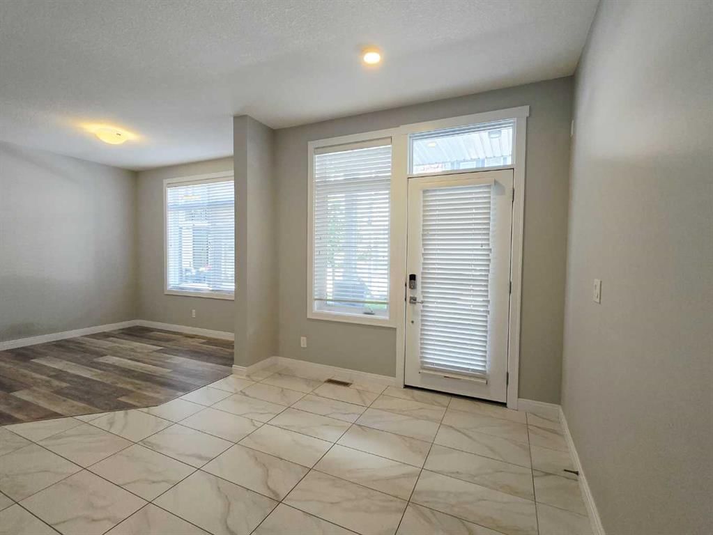 120 Wentworth Row SW, Calgary — photo 3 of 34