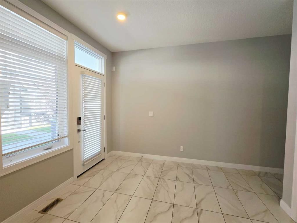 120 Wentworth Row SW, Calgary — photo 4 of 34