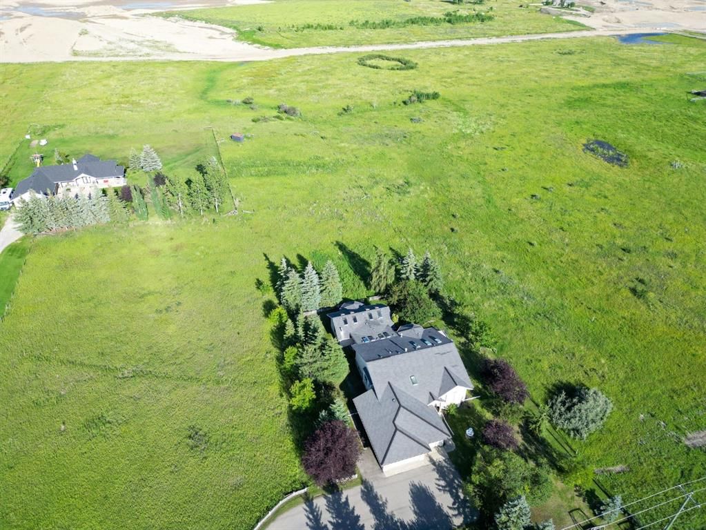 19008 Sheriff King Street SW, Calgary — photo 3 of 19