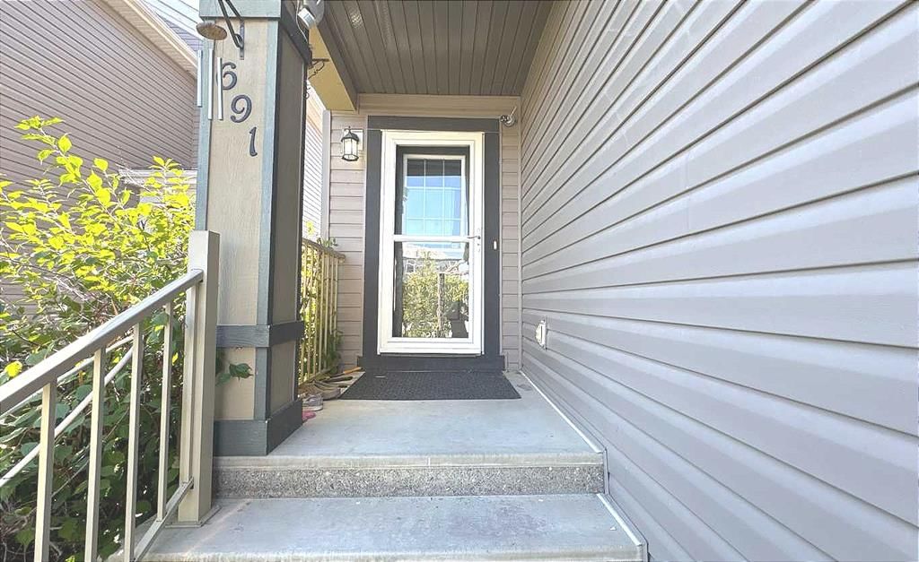 691 Copperpond Circle SE, Calgary — photo 4 of 50