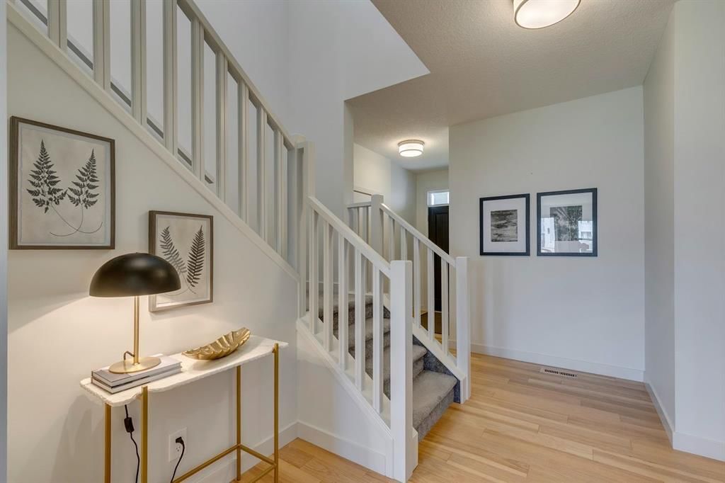 69 Shawnee Green SW, Calgary — photo 4 of 50