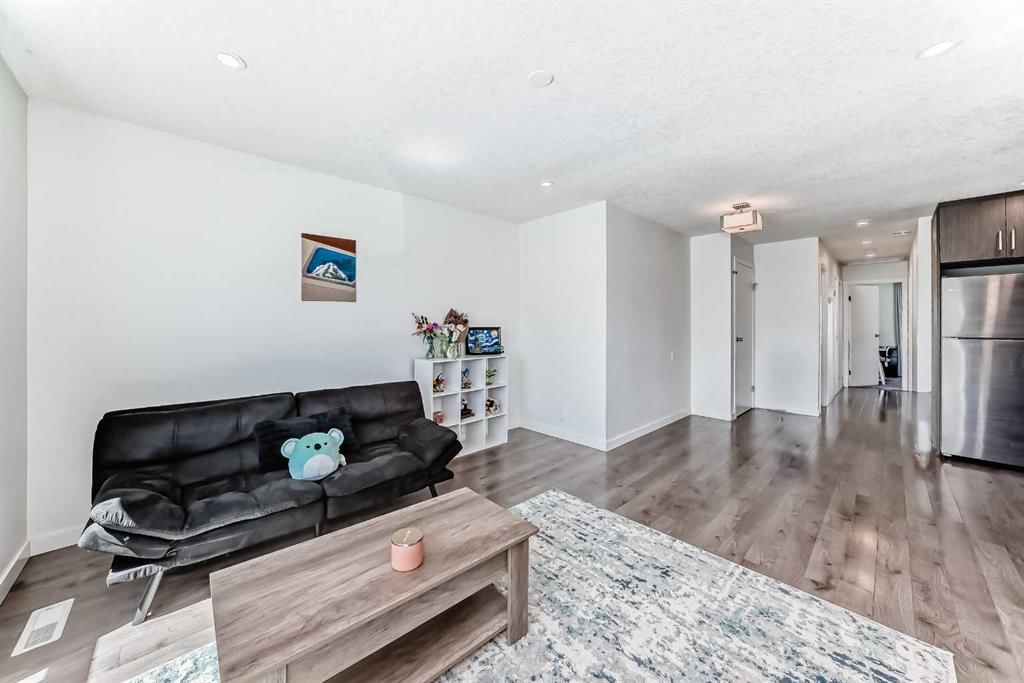 56 Falmead Road NE, Calgary — photo 5 of 29