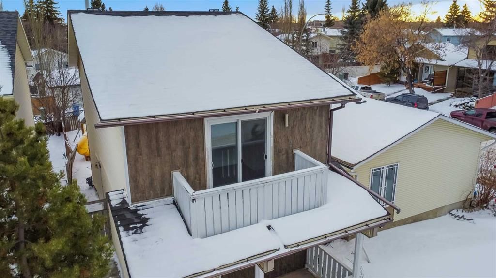 4 Mckernan Place SE, Calgary — photo 3 of 34