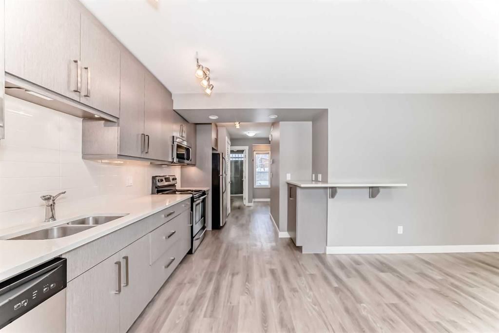 2316 16 Street SW, Calgary — photo 4 of 18