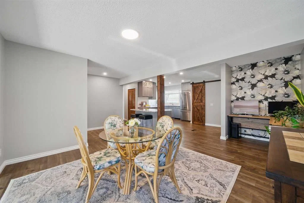 828 Hunterston Crescent NW, Calgary — photo 3 of 47