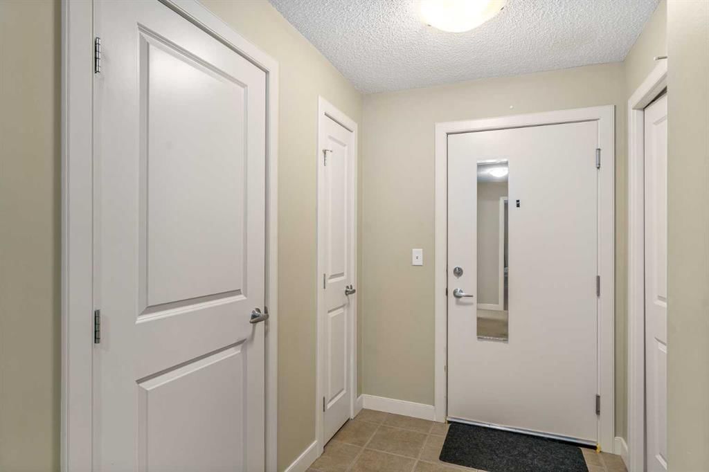 204, 156 Country Village Circle NE, Calgary — photo 3 of 16