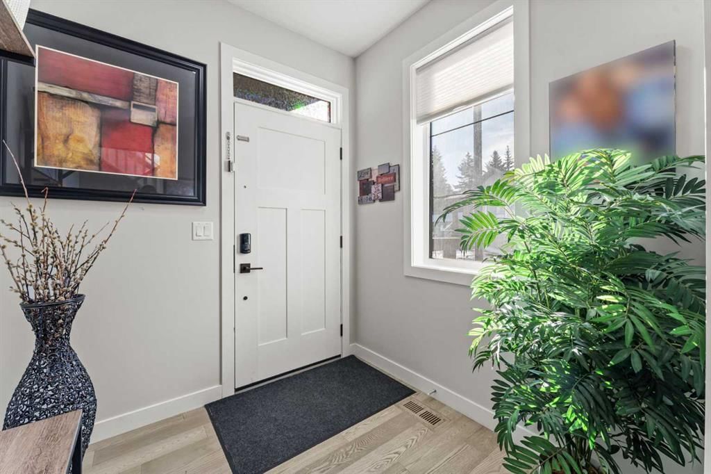 804 Shawnee Terrace SW, Calgary — photo 4 of 42