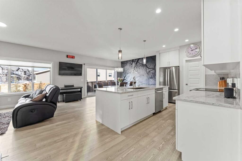 804 Shawnee Terrace SW, Calgary — photo 5 of 42