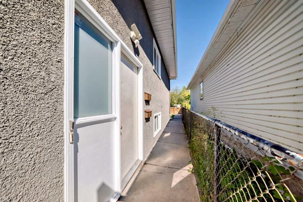 7411 20A Street SE, Calgary — photo 5 of 49