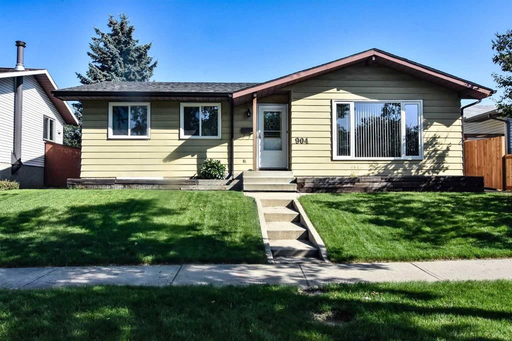 904 Abbotsford Drive NE, Calgary — photo 2 of 40