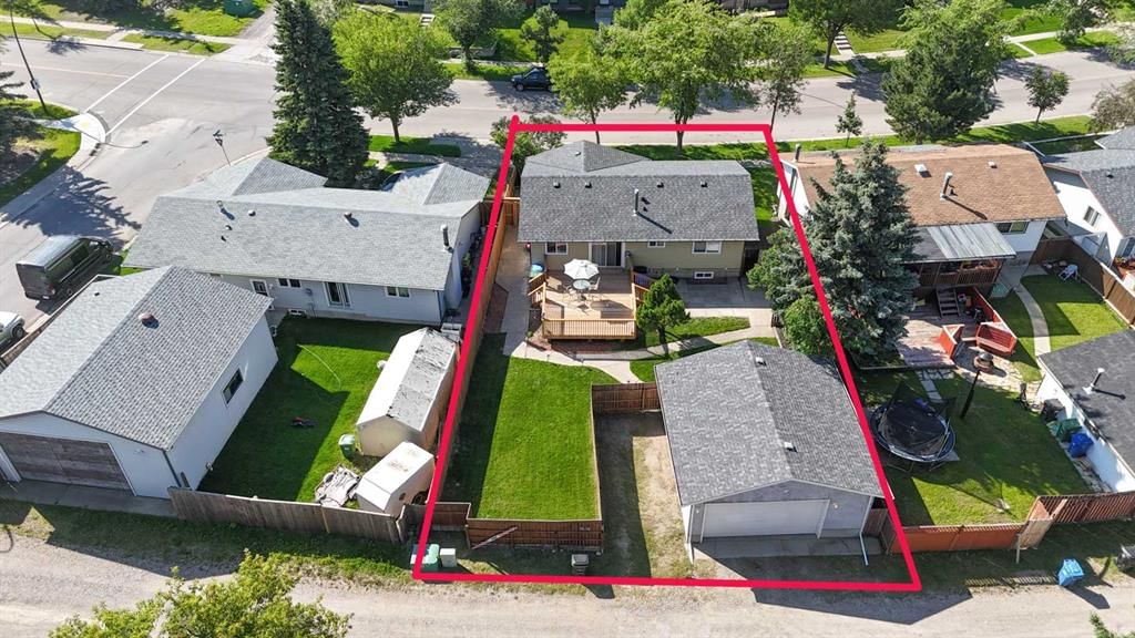 904 Abbotsford Drive NE, Calgary — photo 5 of 40