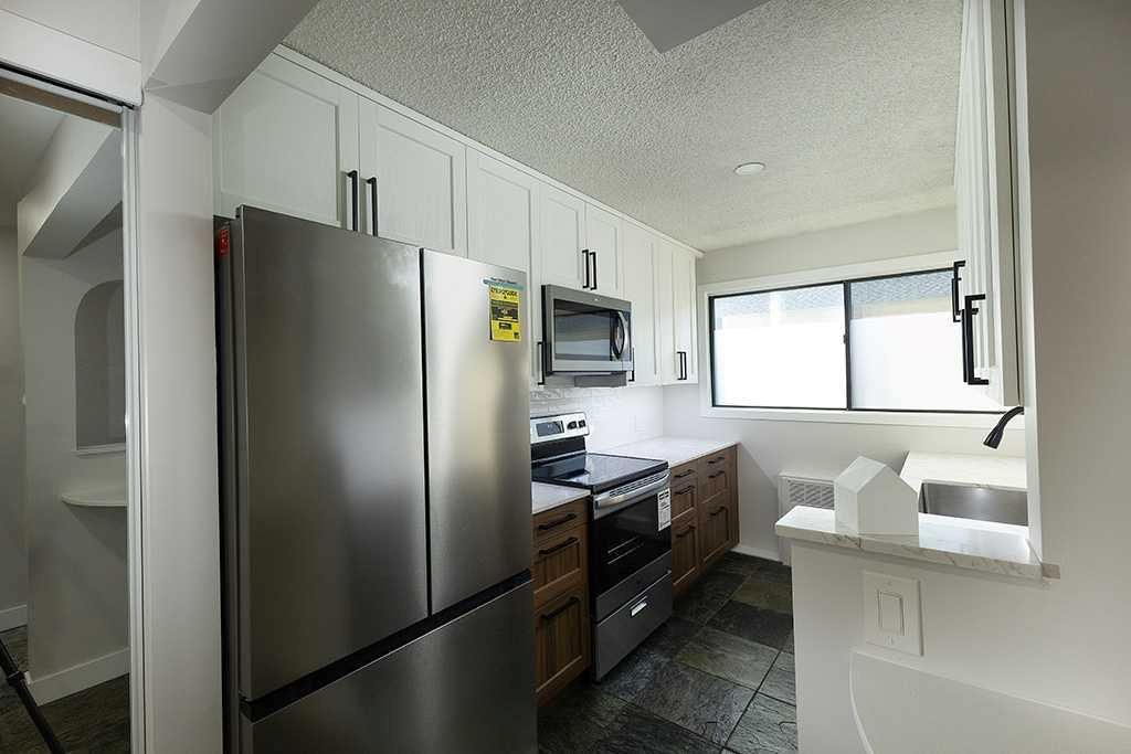 18, 2400 15 Street SW, Calgary — photo 3 of 28