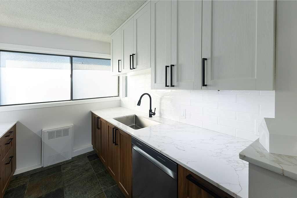 18, 2400 15 Street SW, Calgary — photo 4 of 28