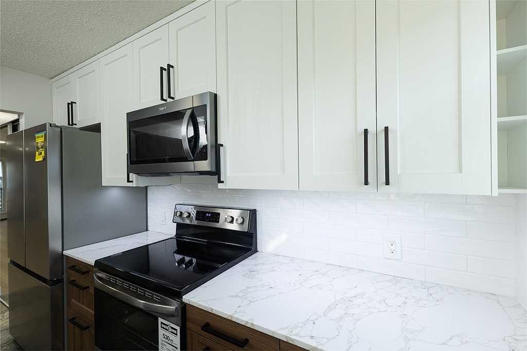 18, 2400 15 Street SW, Calgary — photo 5 of 28