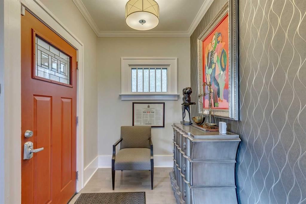 302 24 Avenue SW, Calgary — photo 4 of 34