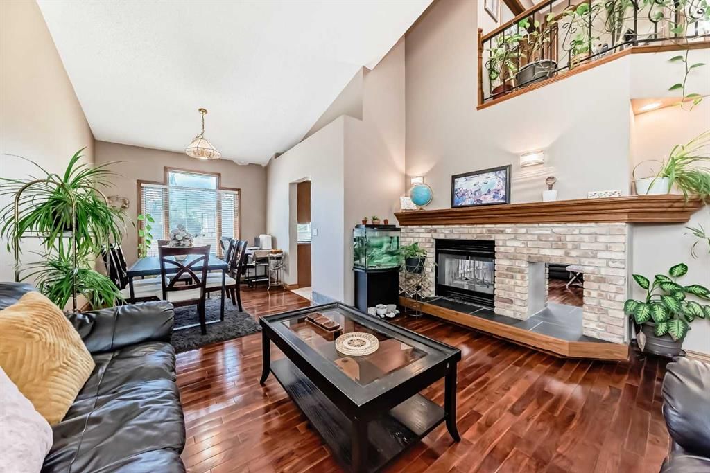 165 Shawinigan Drive SW, Calgary — photo 3 of 39