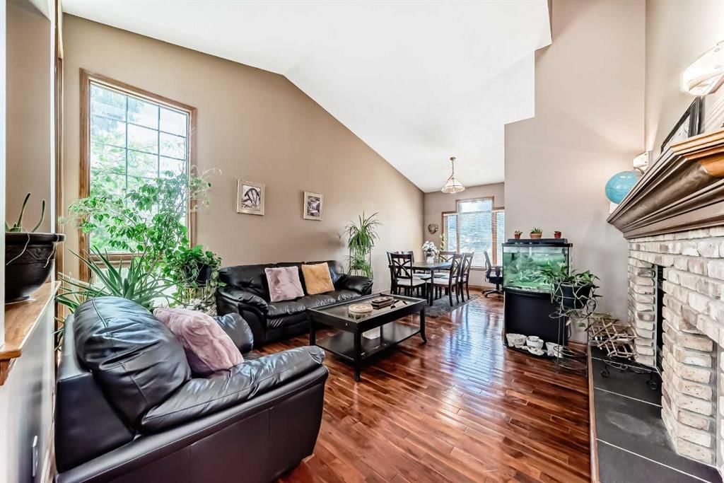 165 Shawinigan Drive SW, Calgary — photo 4 of 39