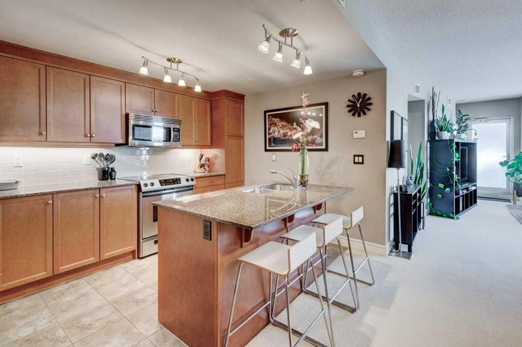 1102, 910 5 Avenue SW, Calgary — photo 3 of 34