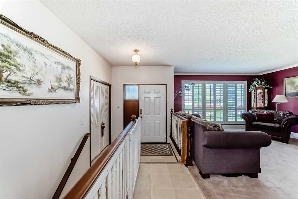 24 Templehill Bay NE, Calgary — photo 5 of 49