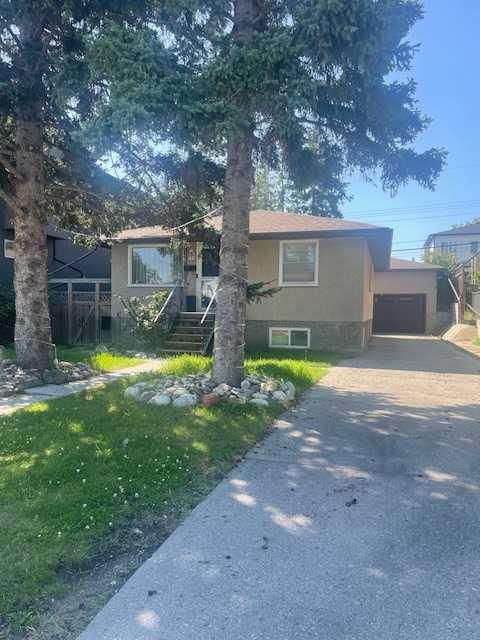 7711 47 Avenue NW, Calgary — main listing photo