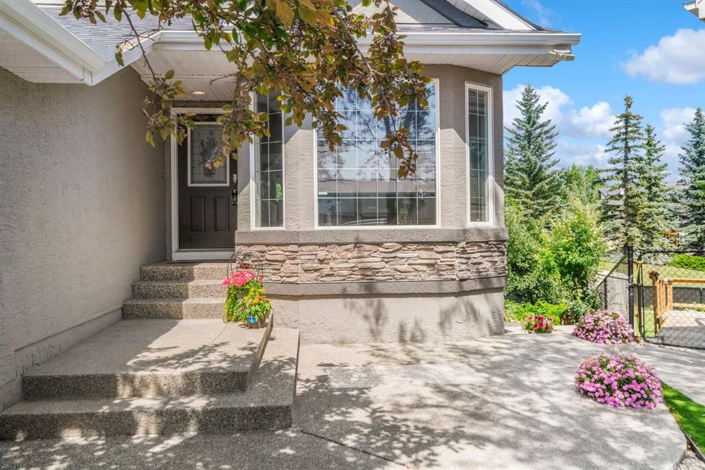 33 Cranwell Place SE, Calgary — photo 2 of 50