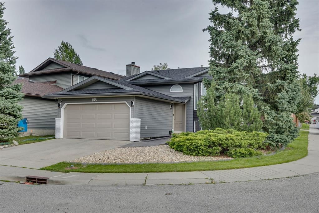 158 Riverglen Close SE, Calgary — photo 4 of 50