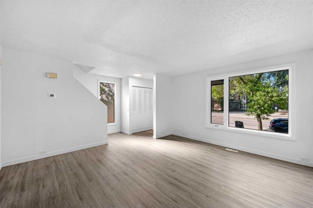 5206 Dalhousie Drive NW, Calgary — photo 4 of 36