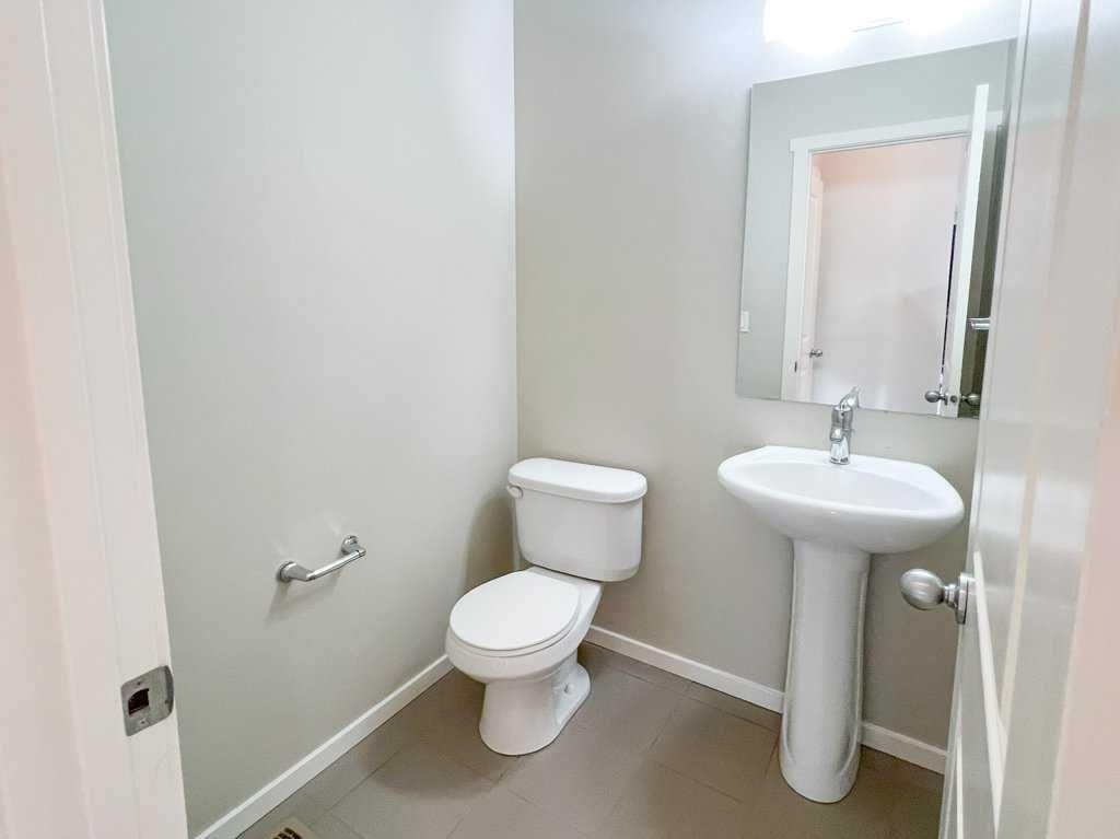 28 Kinlea Common NW, Calgary — photo 4 of 43