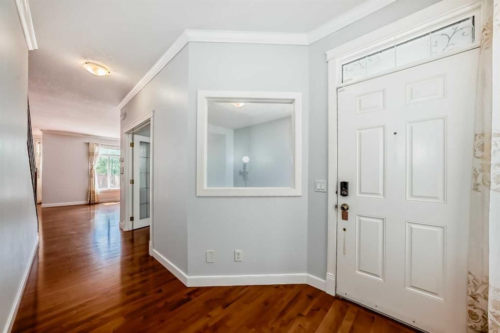 77 Eversyde Close SW, Calgary — photo 4 of 50