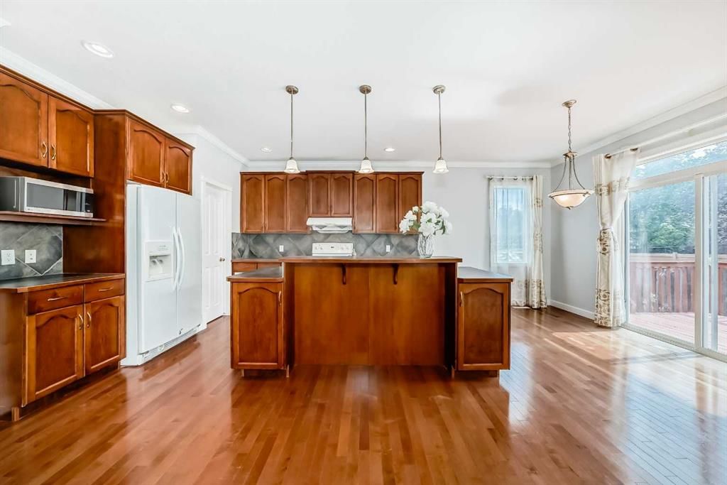 77 Eversyde Close SW, Calgary — photo 5 of 50
