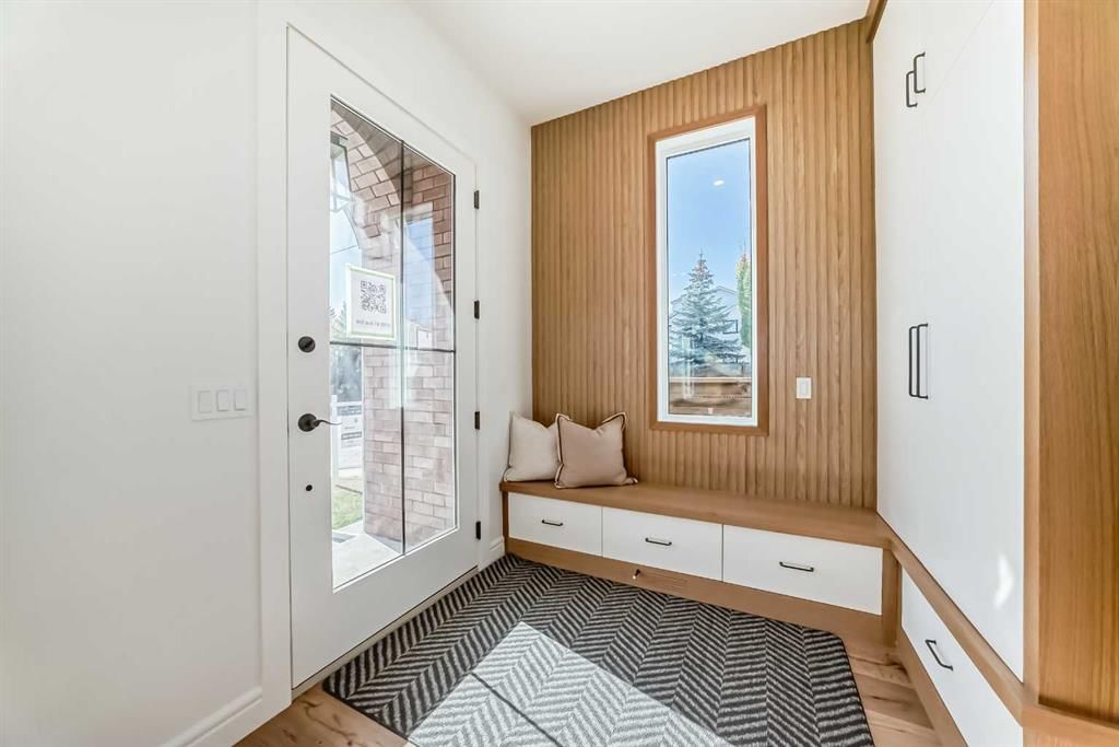 2050 41 Avenue SW, Calgary — photo 3 of 50