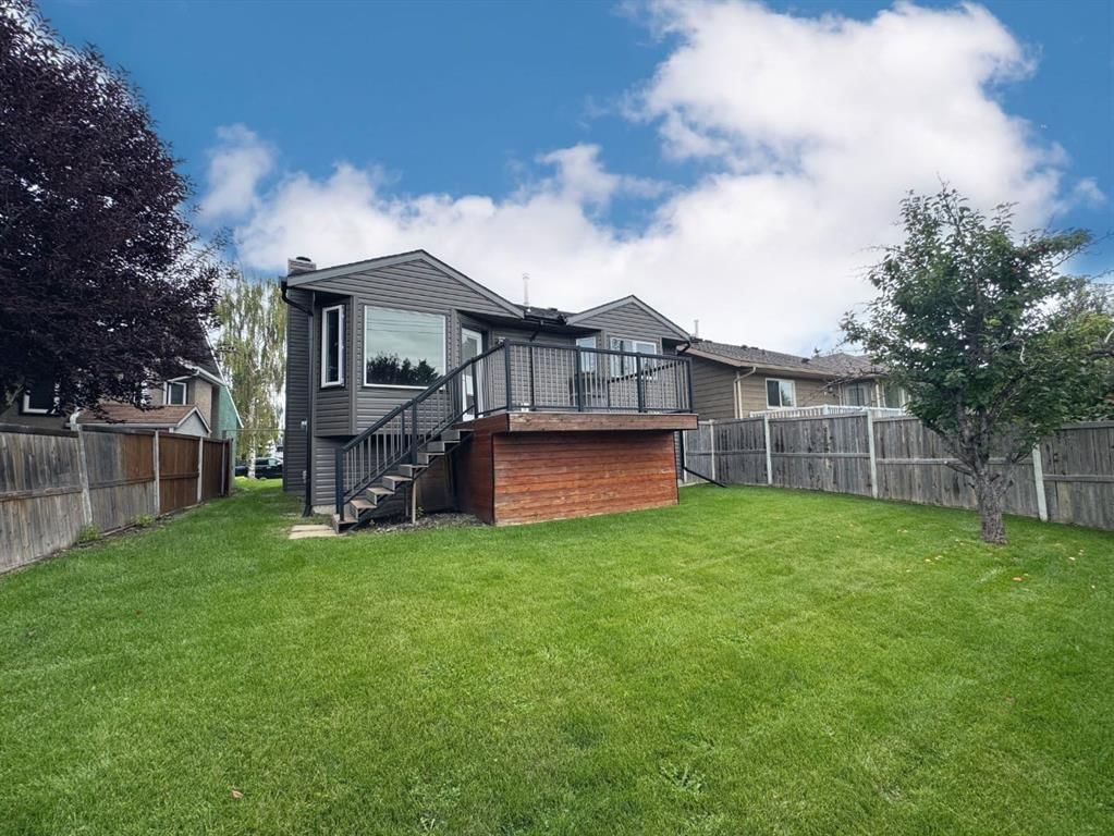 16257 Shawbrooke Drive SW, Calgary — photo 3 of 38
