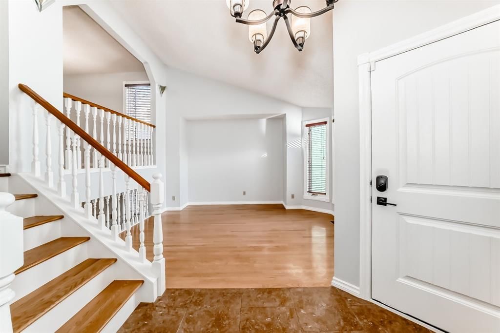 16257 Shawbrooke Drive SW, Calgary — photo 4 of 38