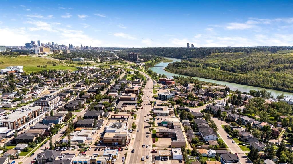 4923 20 Avenue NW, Calgary — photo 4 of 44
