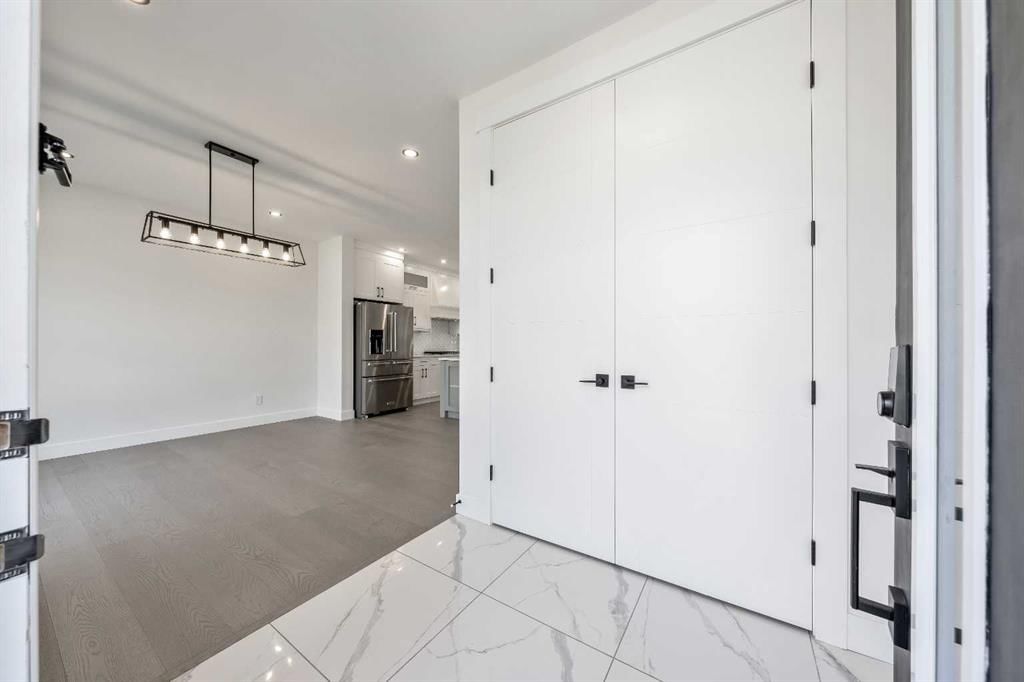 4923 20 Avenue NW, Calgary — photo 5 of 44