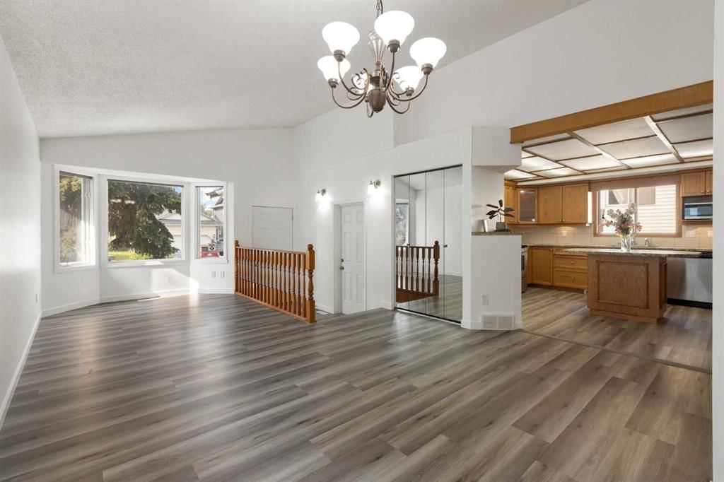 30 Pasadena Gardens NE, Calgary — photo 2 of 44