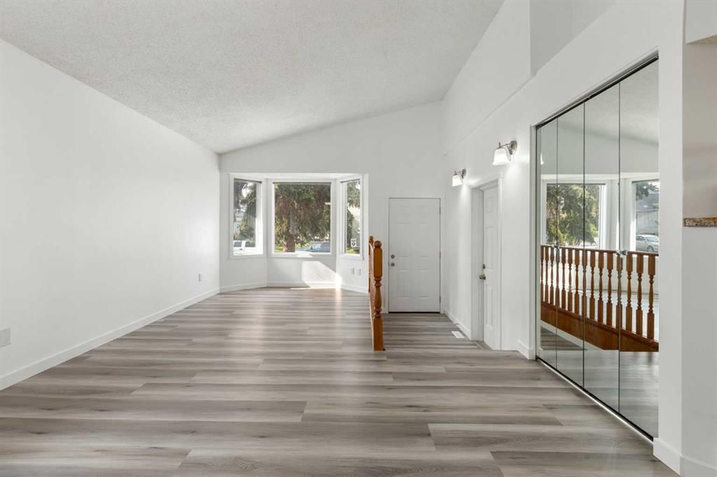 30 Pasadena Gardens NE, Calgary — photo 3 of 44